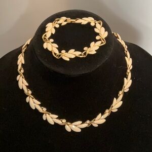 Vintage Trifari Cream White Gold Tone Leaf Choker Necklace Bracelet Set